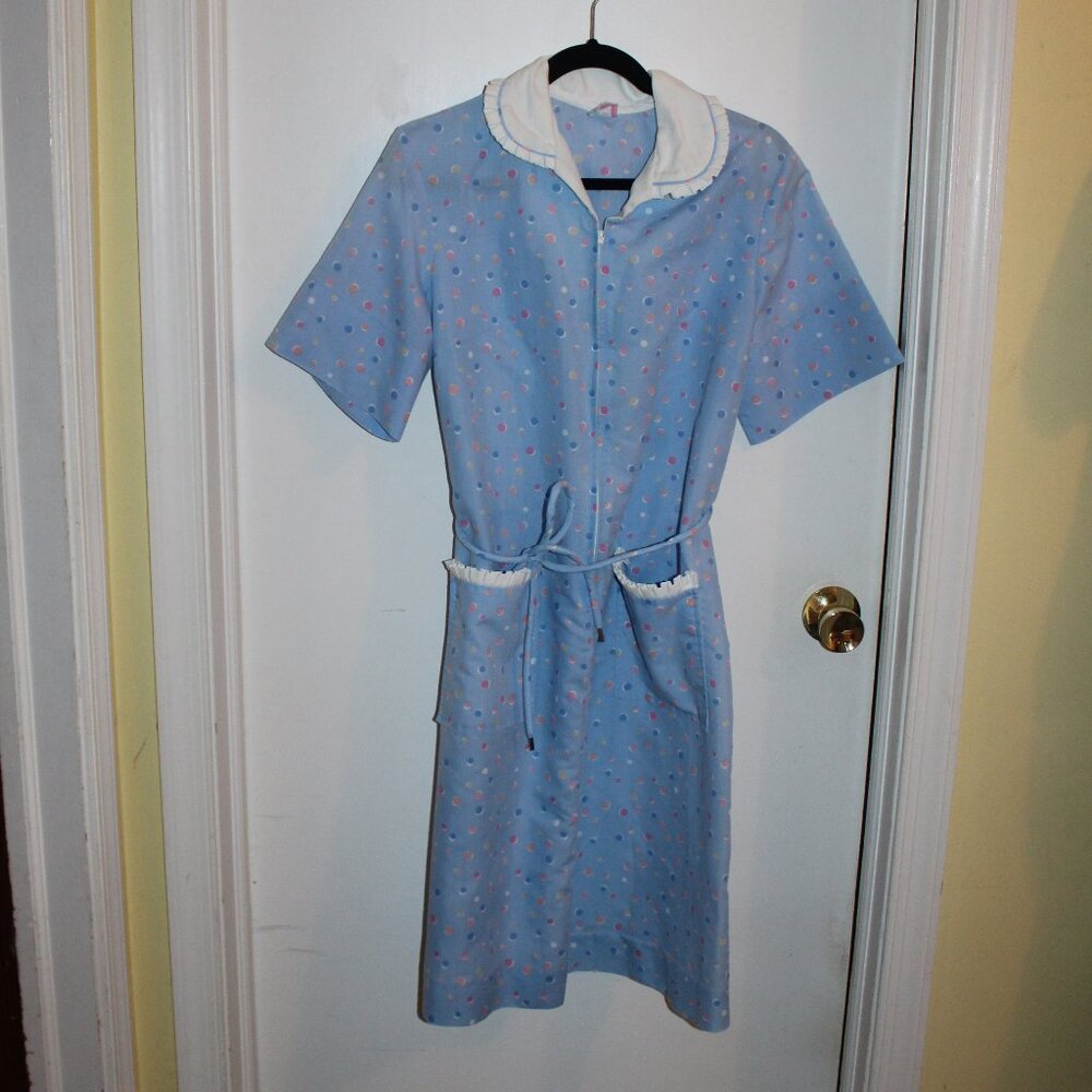 Vintage Ladies Zip and Dash House Coat
